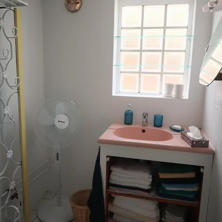Maison Toute Equipee Avec Jardin Pour 6 Personnes Dans Un Quartier Calme
